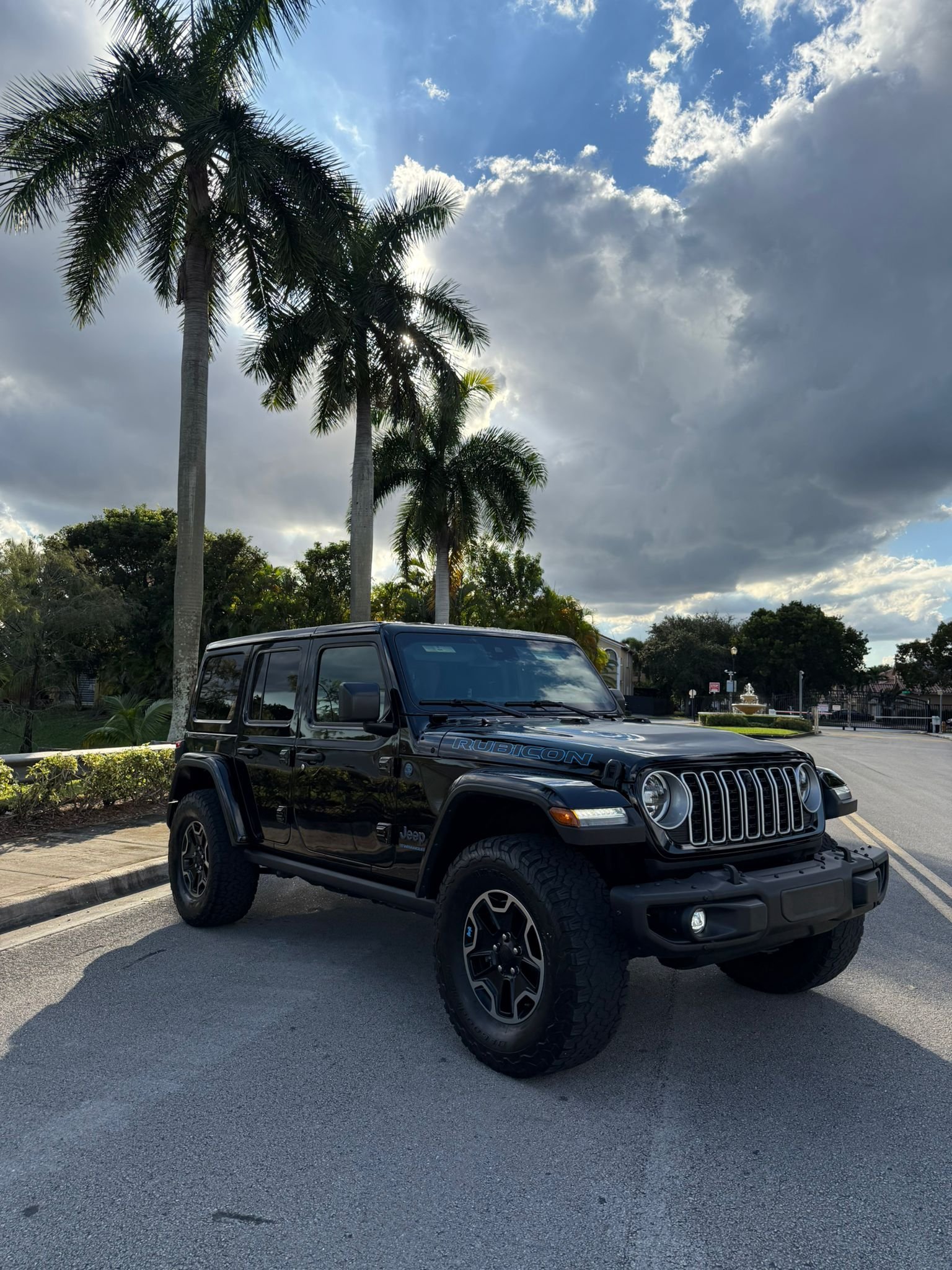 Jeep Wrangler Rubicon 4xe 2 Luxury car