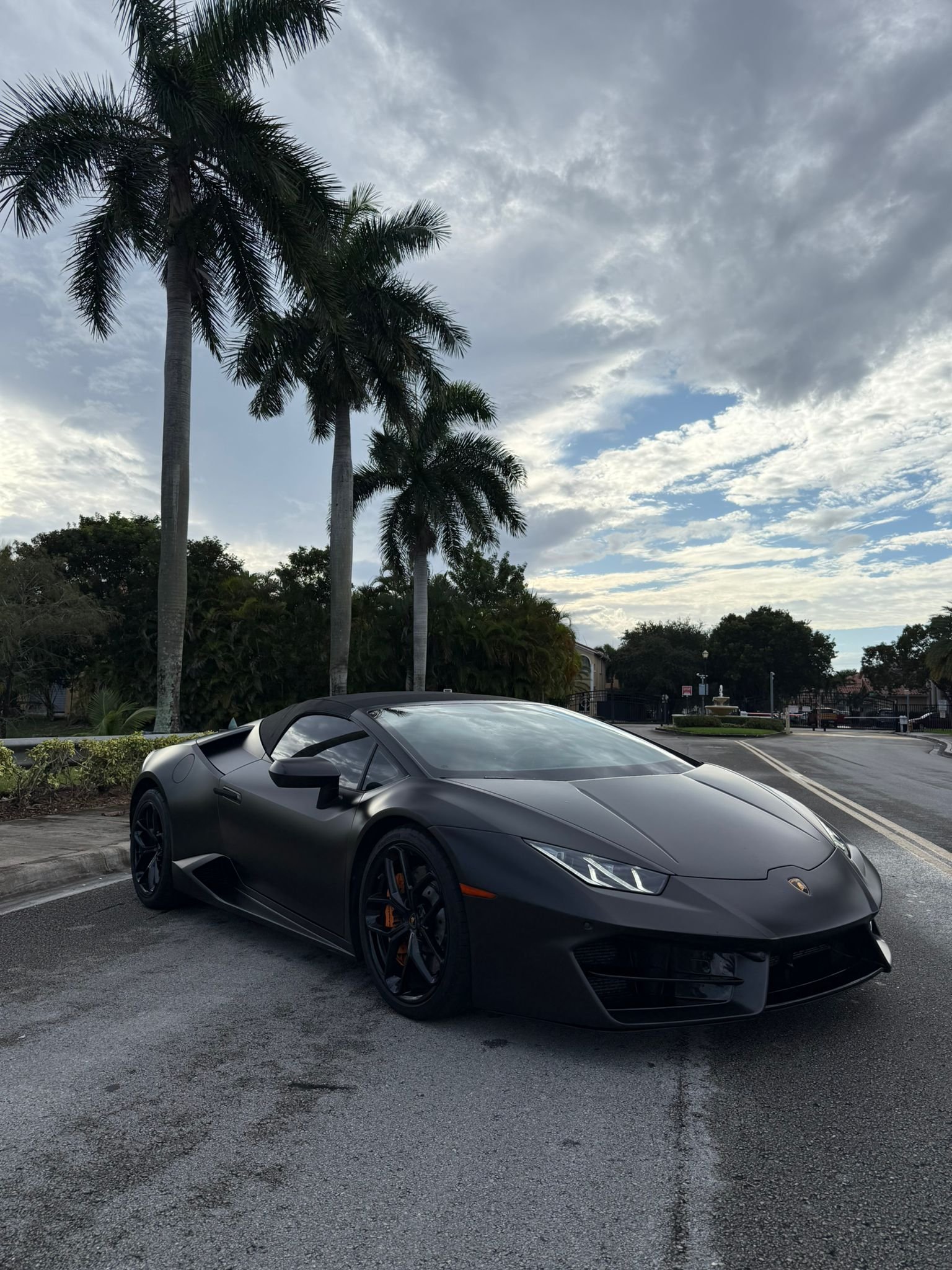 WhatsApp Image 2025-10-22 at 09.07.13_ba93aa30 Luxury car